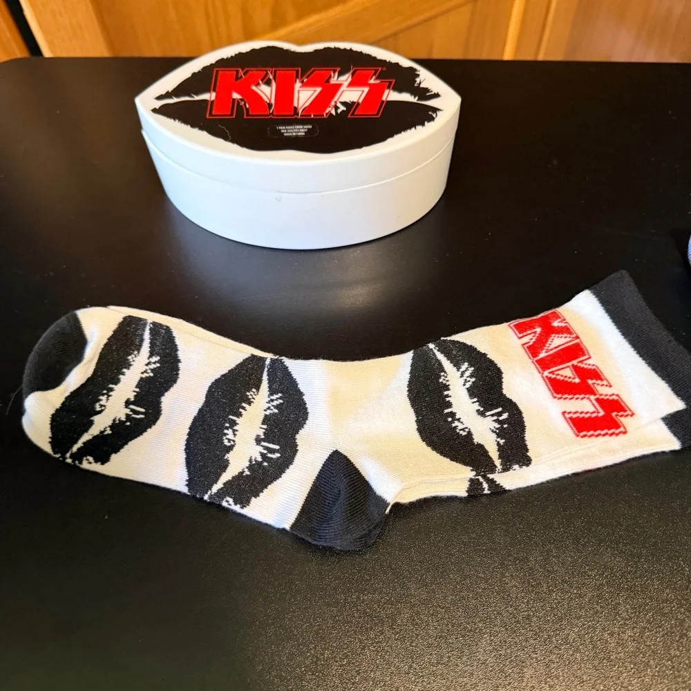 KISS Crew Socks‎ Women One Size White NEW Lip Box Band Merch CultureFly